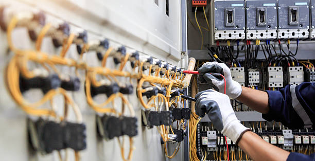 Professional Electrician technician working in Lansing, KS